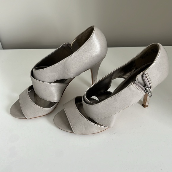 Fioni heels size 6 - Picture 2 of 4